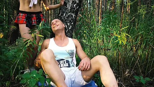 ПОХОТЛИВУЮ ШКОЛЬНИЦУ ЖЕСТКО ТРАХАЮТ В ЛЕСУ В СУМАСШЕДШИХ ПОЗАХ