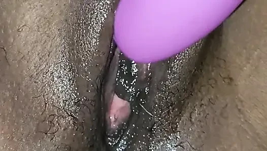 Seksi zenci sıska karımla boşalana ve fışkırtana kadar oynuyorum