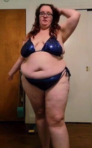 Kelley Maples Makes You Cum With Her Super Thicc Bikini Body