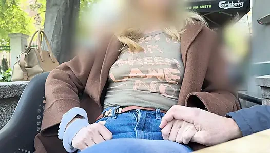 Kocamı törpülü gömlekle azdırıyor oudoor kahve yerinde büyük pirsingli meme uçlarını teşhir ediyor