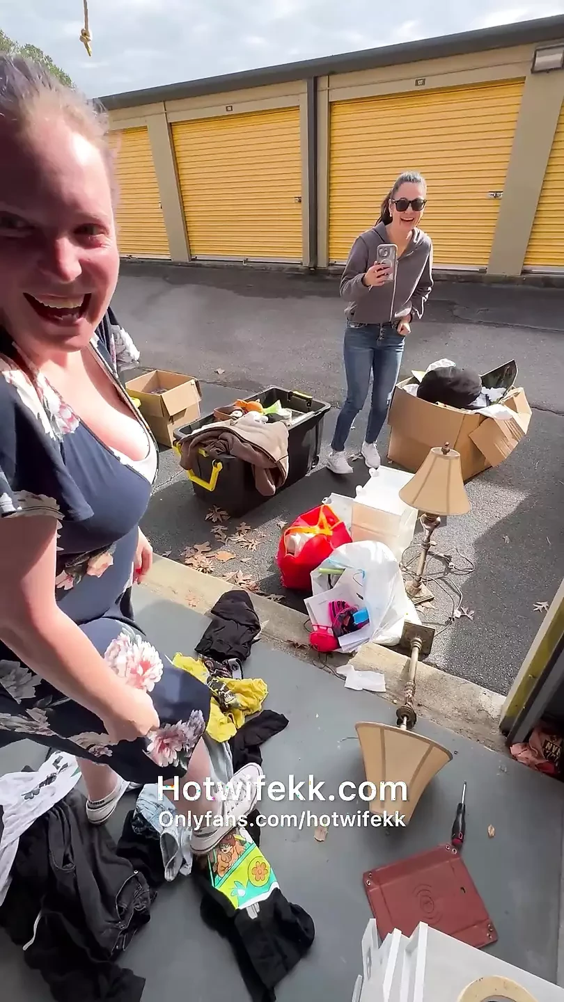 Storage unit auction ends in public FFM quickie