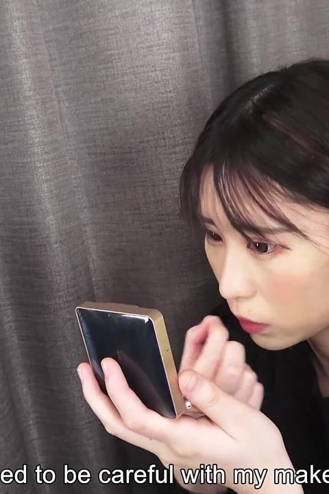 Hitomi Kanzaki Backstage