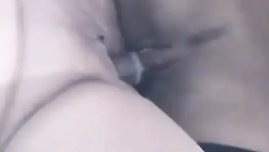 Azgın kaltaklar dildo ve oyuncak amcığını sikiyor
