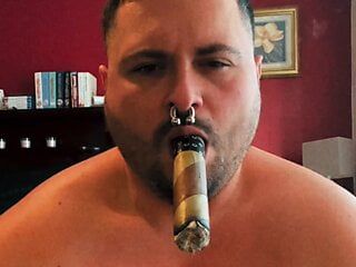 BigBullBoss представляет: курящая сигару домина и ебарь, подборка.