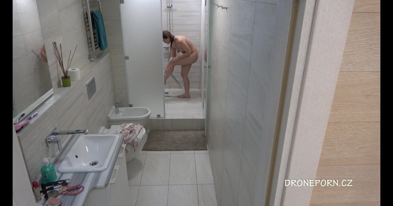 Porno intip kamar mandi