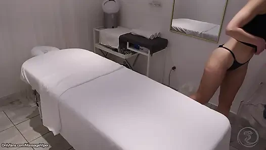 Client Switches Roles and Turns into the Masseuse!