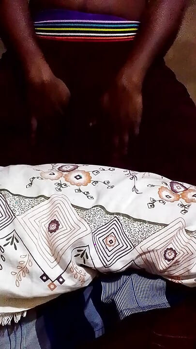 Шри-ланкийский бой, лифчик, трусики, парень