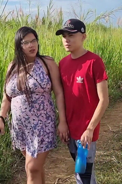 Femme Enceinte a Des Rapports Sexuels Rapides Avec Sa Voisine Dans Les Escaliers De Son Immeuble - Savannah Watson