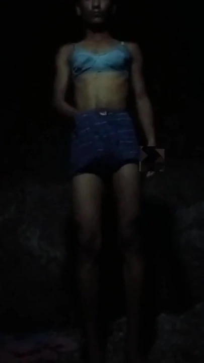 Momento sterstrante da "Desi ragazza che mostra la sua figura sexy in una chiamata dal vivo"