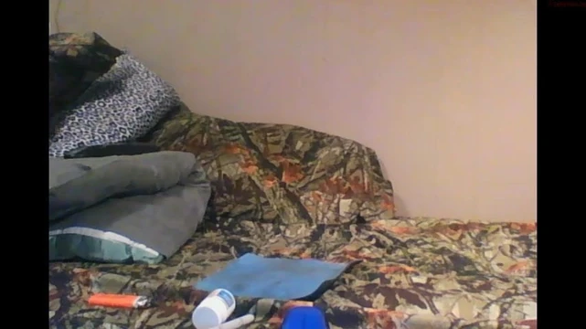 Beefy Man Cums in Bed