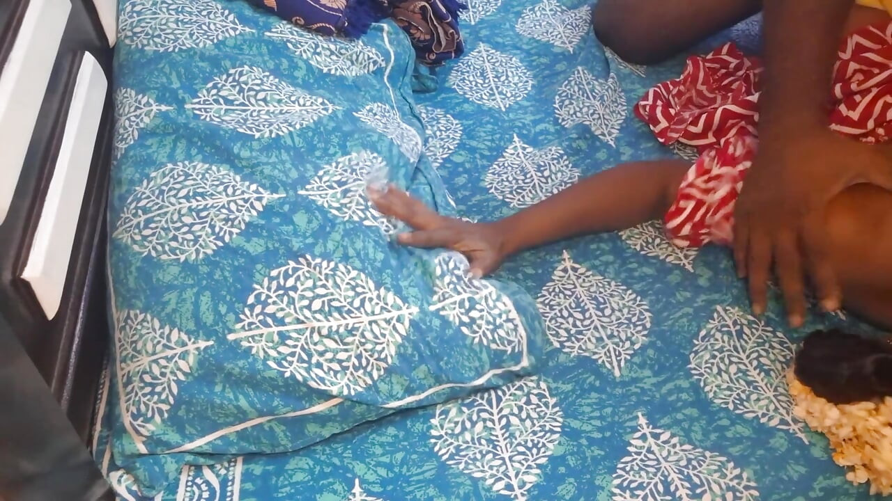 Ac Mechanic offre un service de baise à une MILF mariée