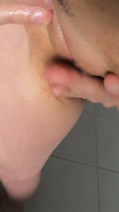 Genç bir MILF'i yalamak ve inleyerek fışkırtmak | Bölüm 1