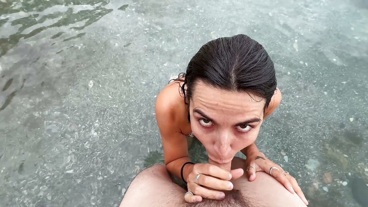 Muškarca mužem na plaži
