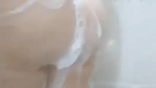 MATURE WOMAN IN THE BATHROOM TURKISH MOM