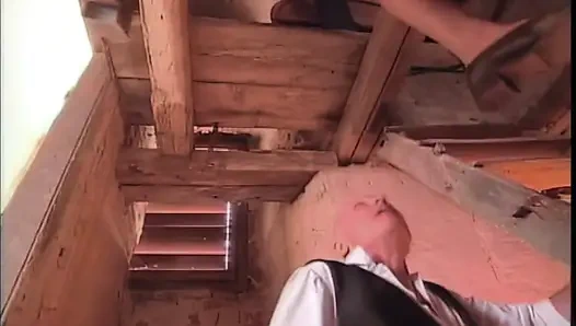 Dia membunyikan bel dan pendeta membunyikannya