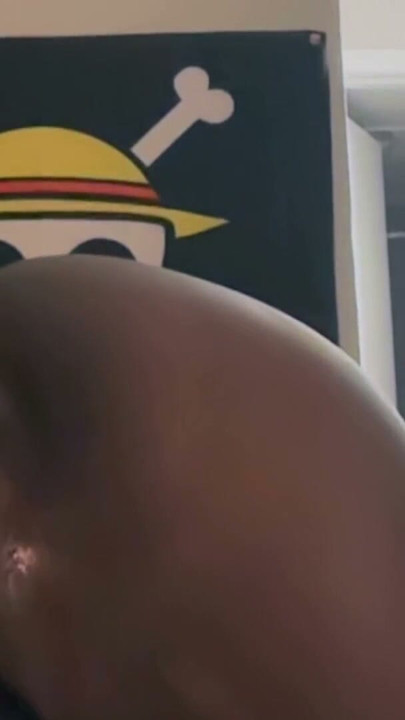 siyah twink göt deliğiyle oynuyor ve dildo kullanıyor | Bölüm 1