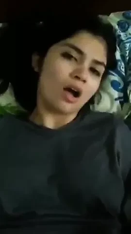 보지를 보여주는 귀여운 인도 여친