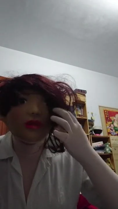 Kigurumi dans zentai se masturbe 3