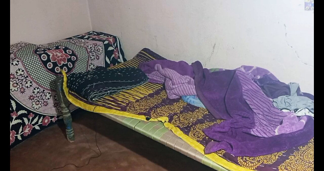 So rhi bhabhi ko devar je jabardasti choda - devar fickt bhabhi in der nacht klare hindi stimme