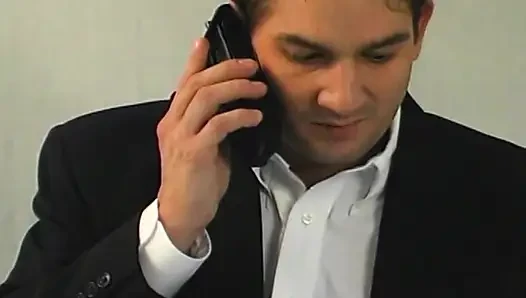 Sarışın orta yaşlı seksi kadın amına ve götüne alıyor