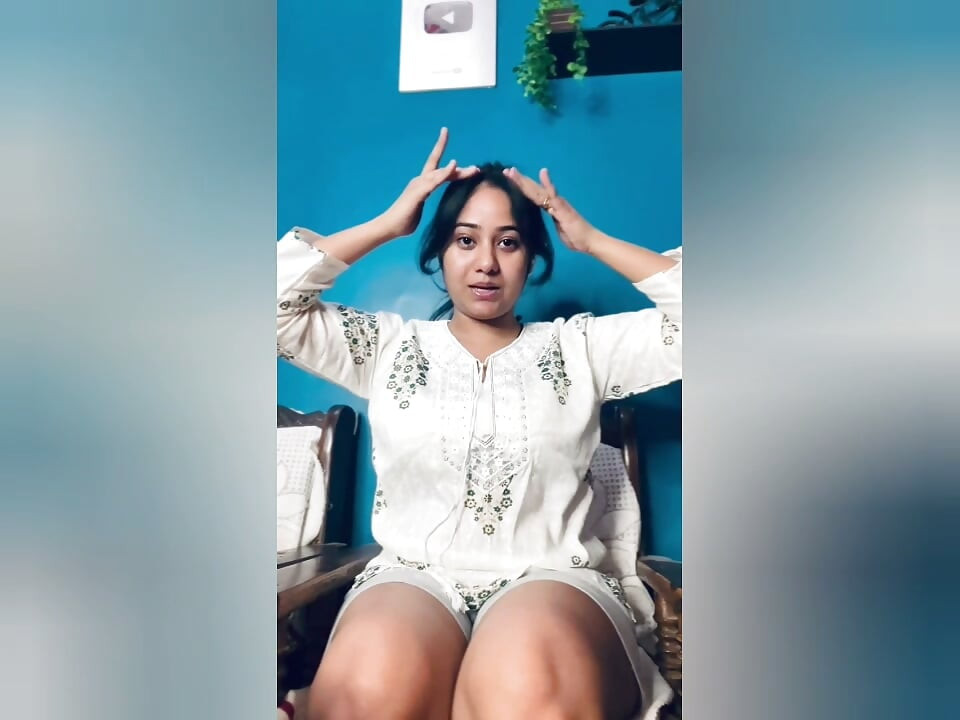 بهبه‌ی داغ هندی وقتی برادر شوهرش رو حین خودارضایی تو خونه می‌گیره، بعدش با هم سکس می‌کنن، ویدیو سکس هندی با حرف‌های کثیف