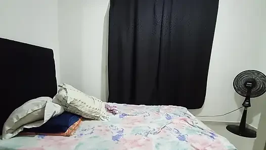 MILF Has Bareback Sex with a Guy From Tinder