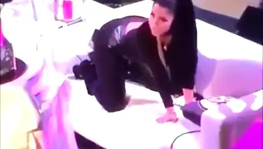 Nikki Minaj трясет своей задницей