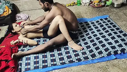 Hintli kızlar gece sekste sert sikişiyor