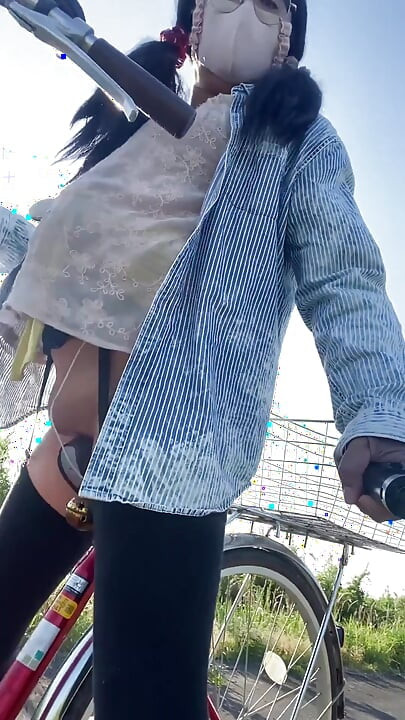No. 220 Setting a Vibrator in My Pussy During a Morning Bike Ride