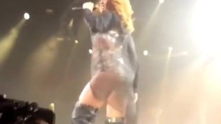 Rihanna - assshaking - live