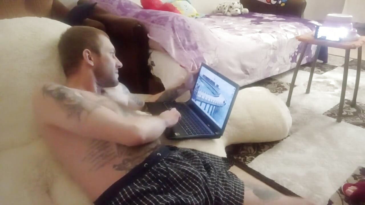 I play on the computer I get jerked off and sucked