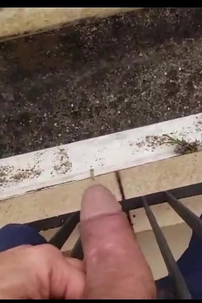 Nakon teretane, pišanje na susjedovom krovu