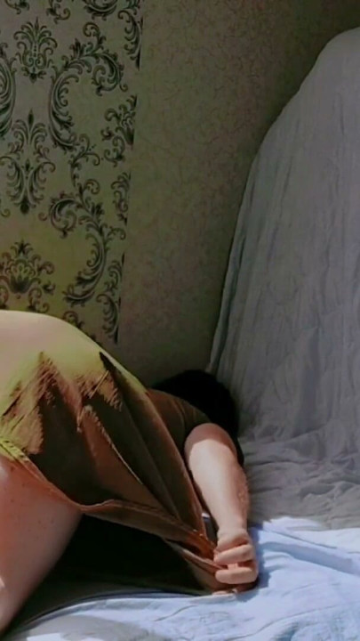 Grøn kjole stor røv crossdresser sexet sissy sød røvhul der bliver kneppet hvid hud hjemmelavet twink nøgenhed seksuel ung | Klip 1