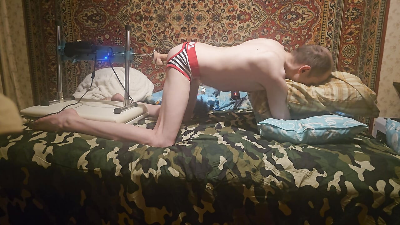 Huge dildo fuck machine rough anal session