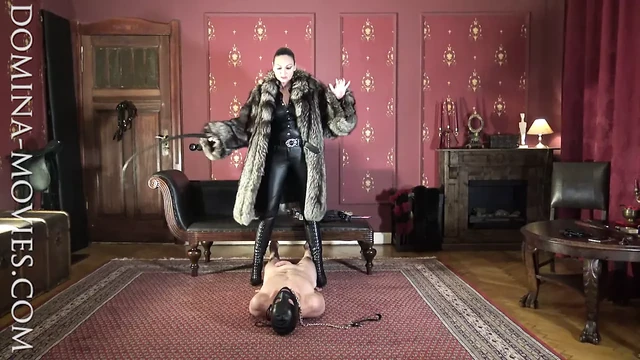 Madame Catarina,Whip,Fur
