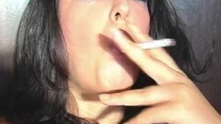 Alexxxya fumando 11