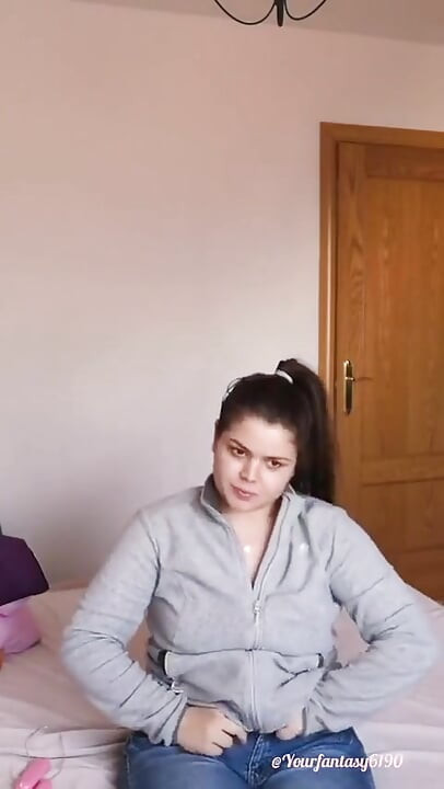 Amcığımda bir oyuncakla çöp çıkar