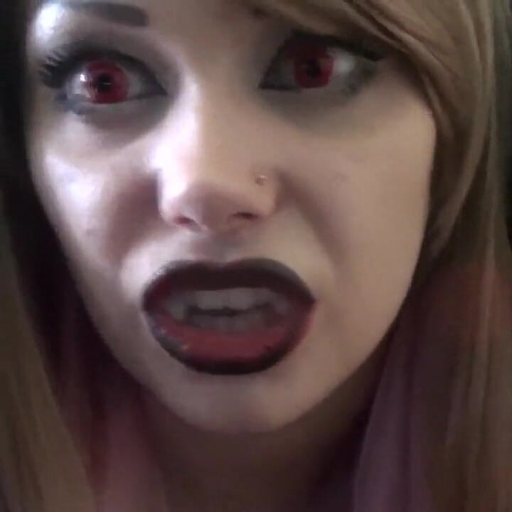 Giantess Wampir chce grać dla ciebie ... ale nie na długo!