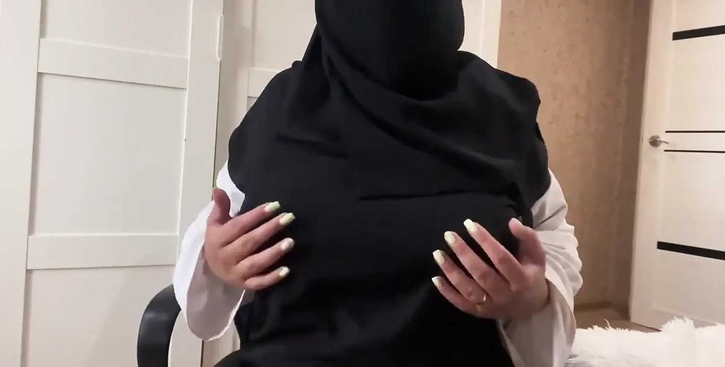 Arab Stepmom Gives Jerk off Instruction 1
