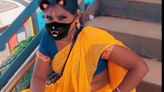 Happy Rakhi Stepbrother give gift on a Rakhi fastival Dick