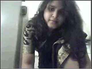 Gujrati girl Nadia exposing