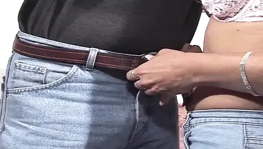 Wanita Prancis ini tahu cara mengisap kontol yang dimuat