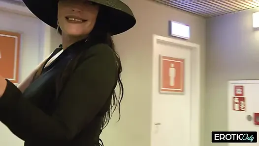 Deepthroat Gagging MILF Unleashes Outdoor Piss Fountain