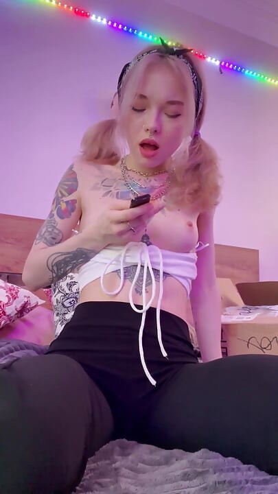 I unpacking new toy and testing on my pussy
