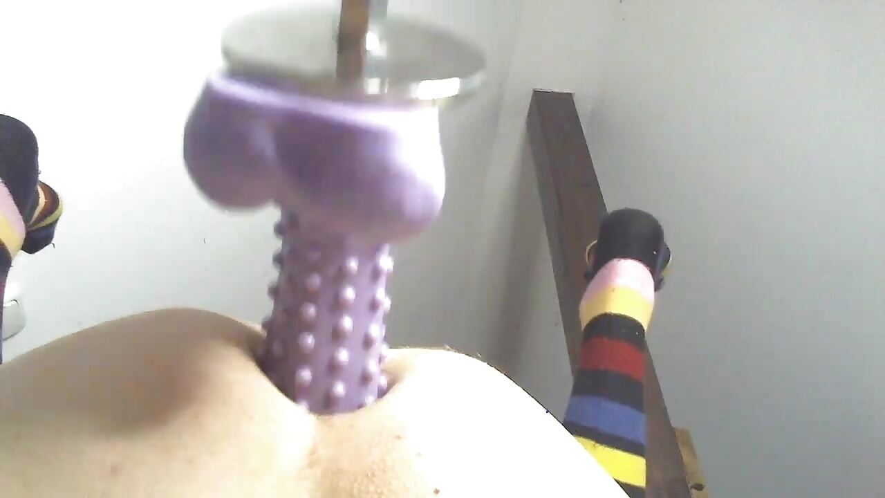22 cm dildo sa šiljcima u guzici. Kompilacija