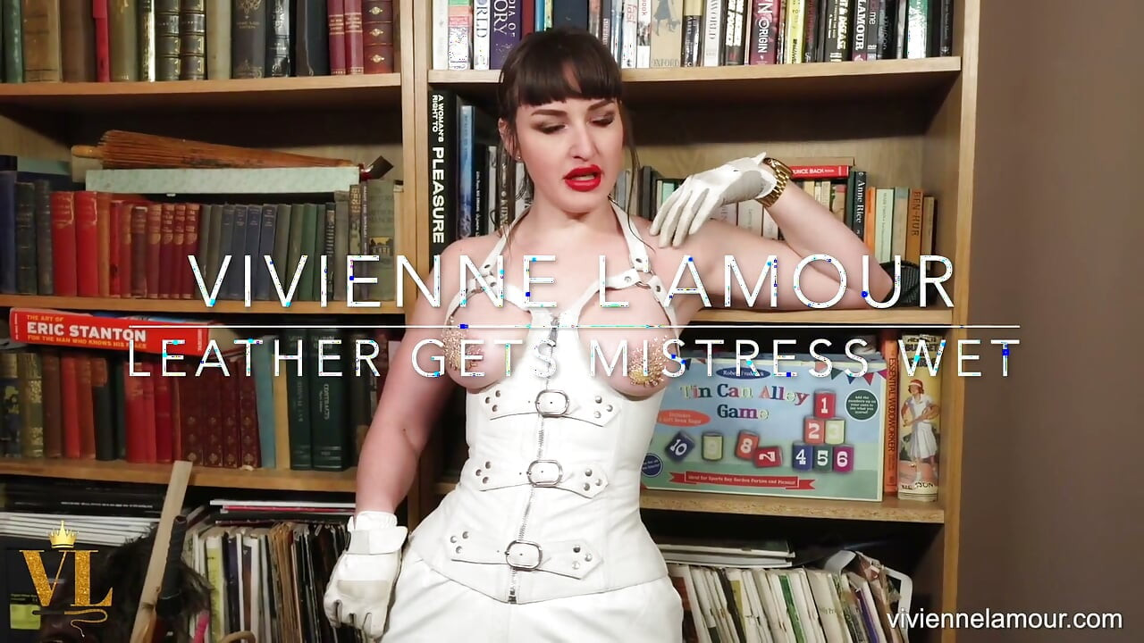 Vivienne l'amour - deri sahibesini ıslatıyor - sahibenizle boşalıyor