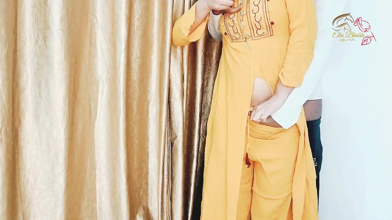 和女大学生在家的第一次前戏