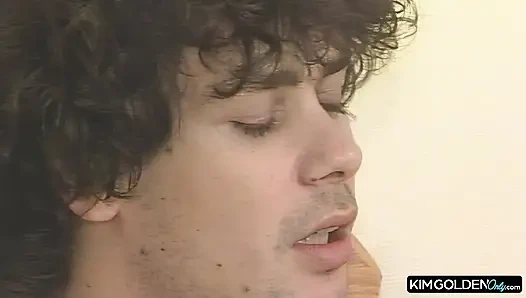 Blonde Schoenheit in leidenschaftlichem Doggy