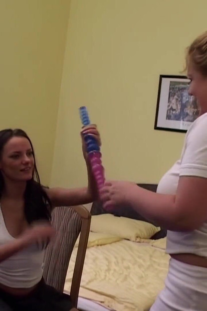 Eva Anders i Angelique Morreau jedu jedna drugoj pičku nakon vježbanja