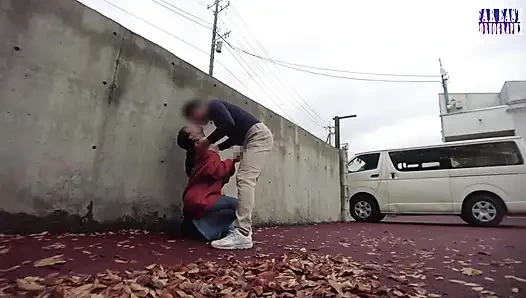 Leck lecken, ölgetränktes gulp mit einem lächelnden f cup necken in einem rutschigen fest im ganzkörper teil.1